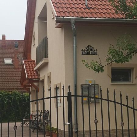 Napsugár apartmanház Balatonlelle Esterno foto
