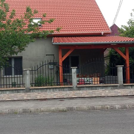Napsugár apartmanház Balatonlelle Esterno foto