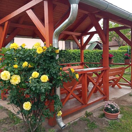 Napsugár apartmanház Balatonlelle Esterno foto