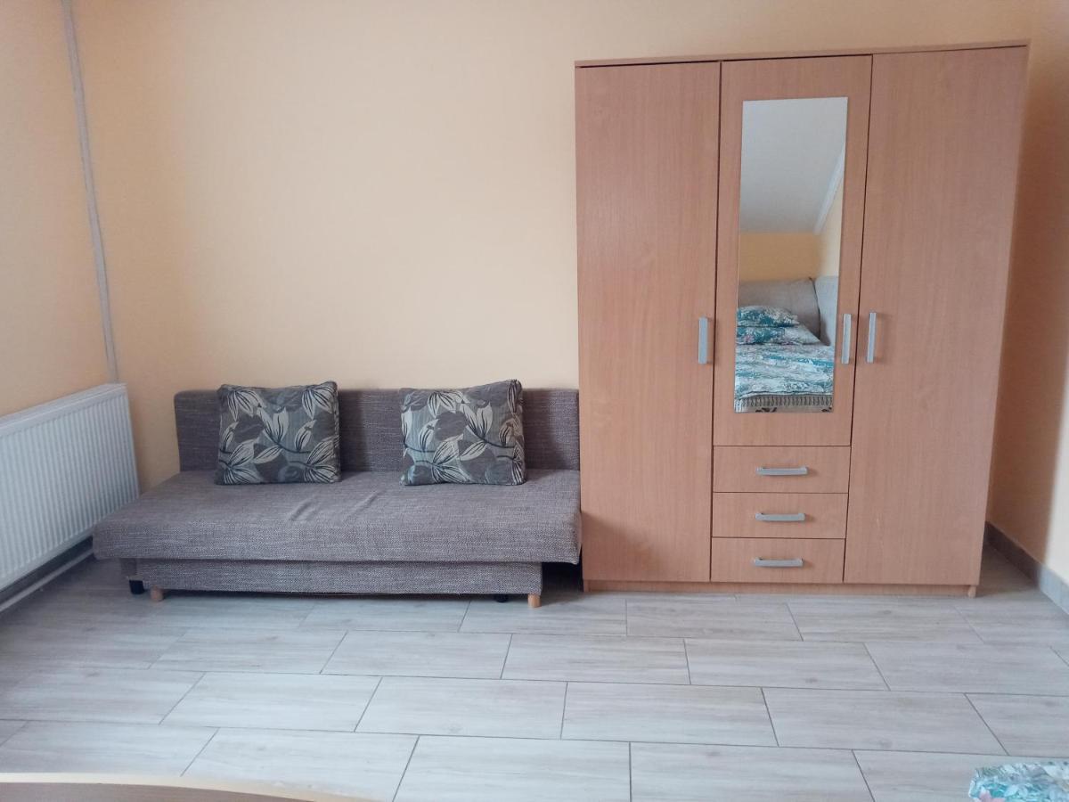 Napsugár apartmanház Balatonlelle Esterno foto