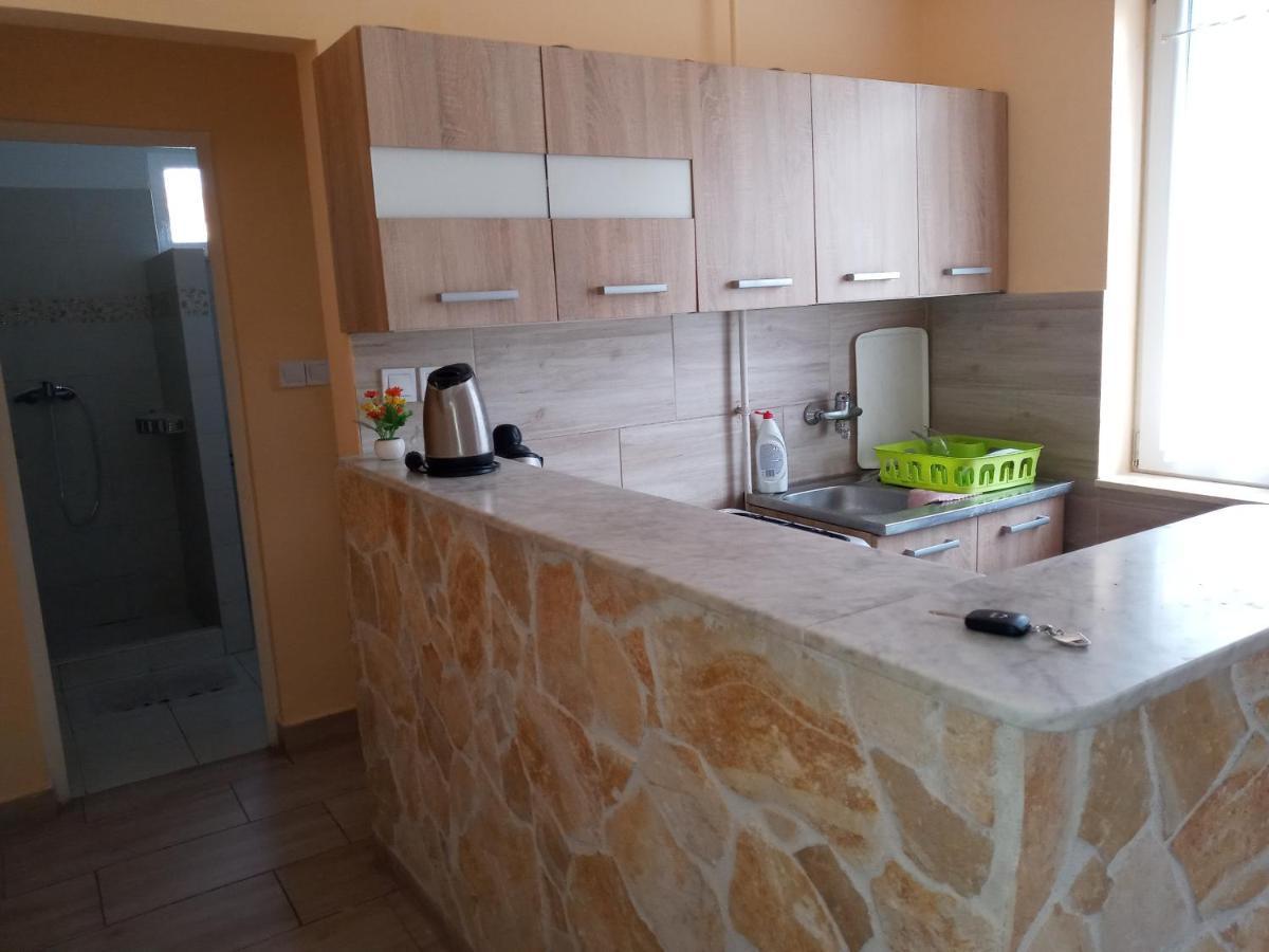 Napsugár apartmanház Balatonlelle Esterno foto