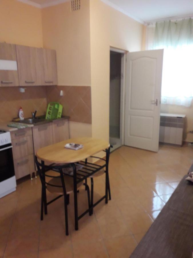 Napsugár apartmanház Balatonlelle Esterno foto