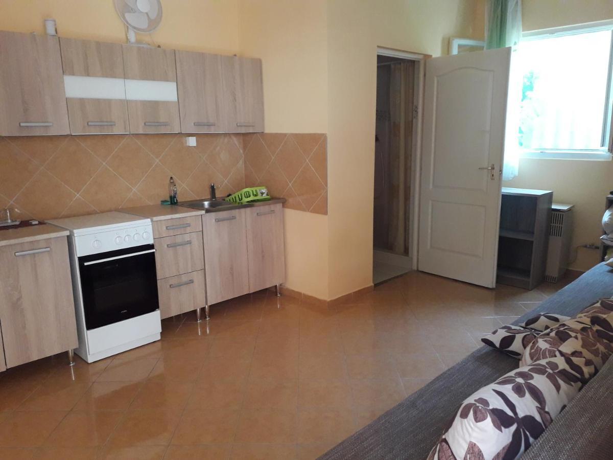 Napsugár apartmanház Balatonlelle Esterno foto