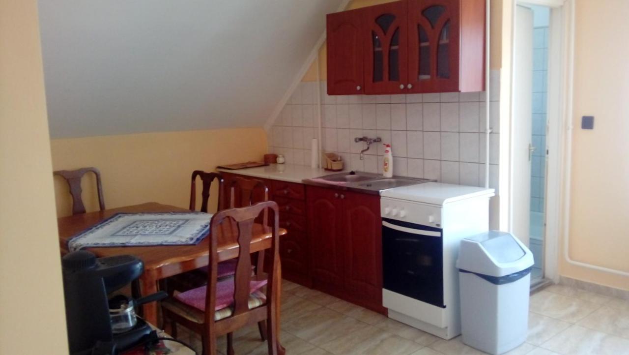 Napsugár apartmanház Balatonlelle Esterno foto