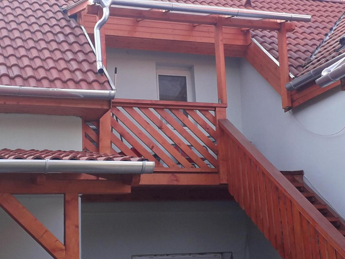 Napsugár apartmanház Balatonlelle Esterno foto