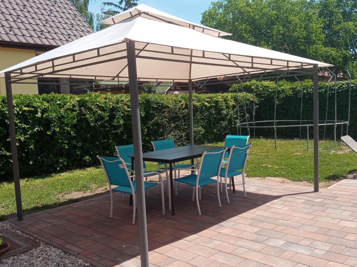 Napsugár apartmanház Balatonlelle Esterno foto