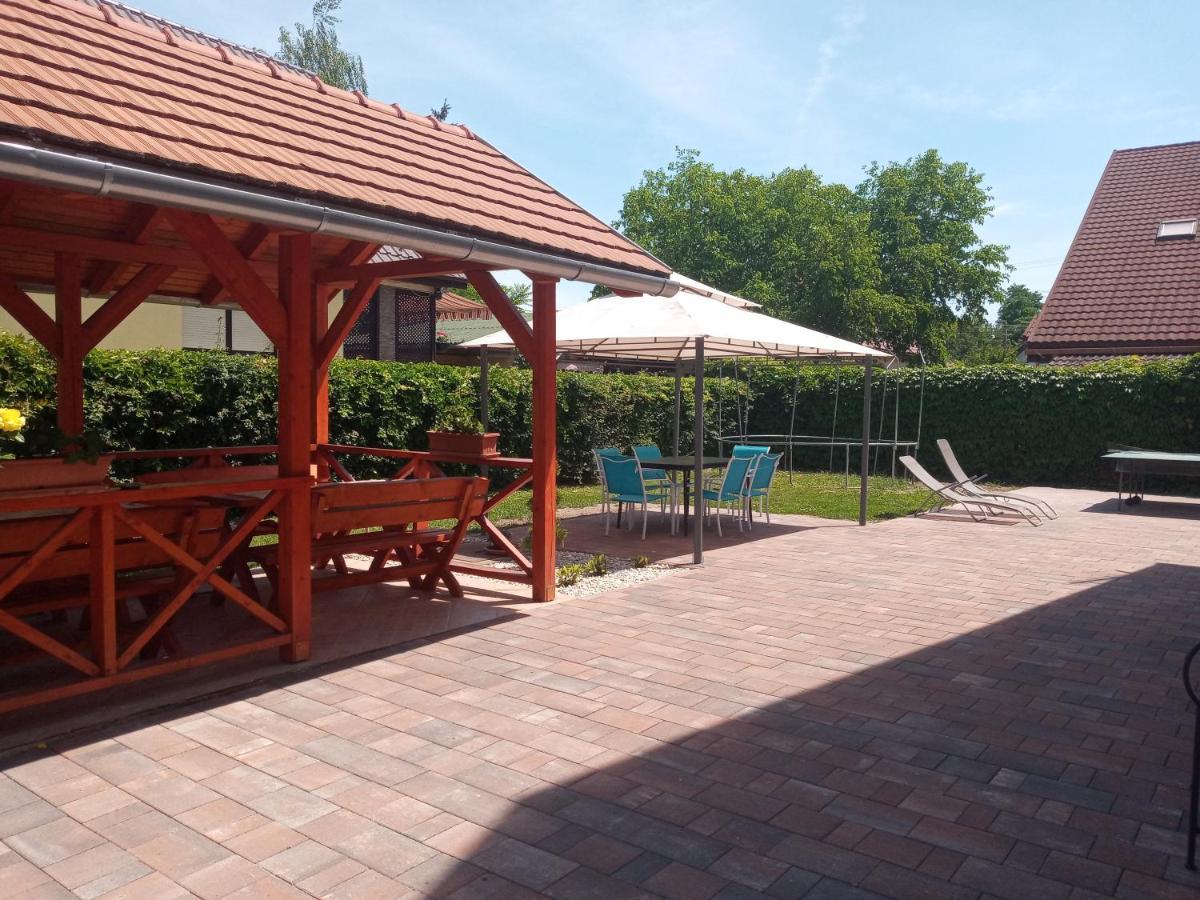 Napsugár apartmanház Balatonlelle Esterno foto