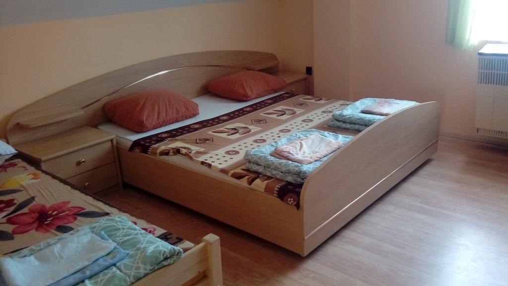 Napsugár apartmanház Balatonlelle Esterno foto