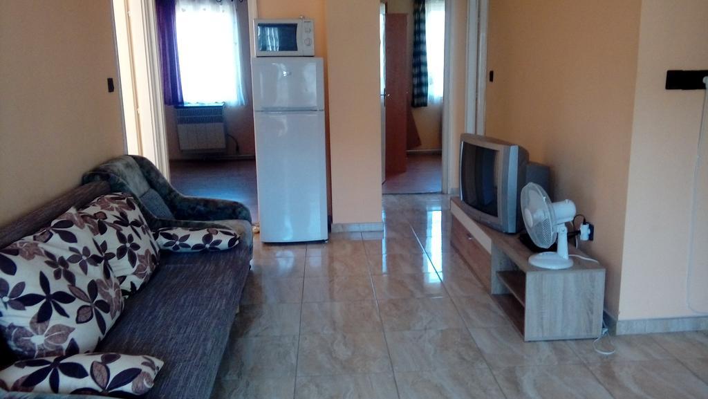 Napsugár apartmanház Balatonlelle Esterno foto