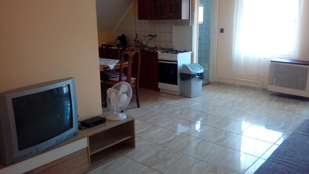 Napsugár apartmanház Balatonlelle Esterno foto