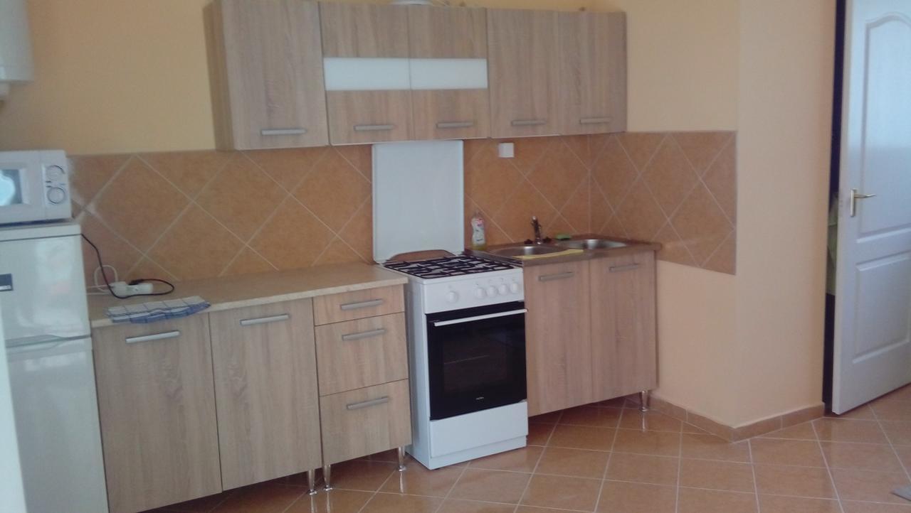 Napsugár apartmanház Balatonlelle Esterno foto
