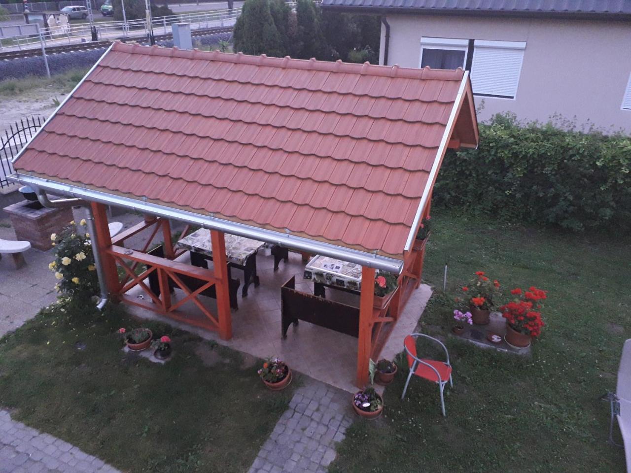 Napsugár apartmanház Balatonlelle Esterno foto